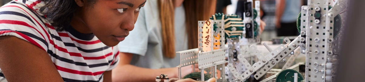 Black female high schooler in science camp